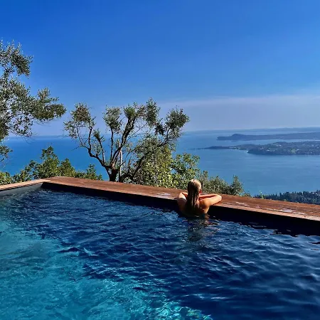 Villa Neu- Ventinove Zauberhaft Renovierte Landhausvilla Mit Traumhaftem 180-seeblick Und Park